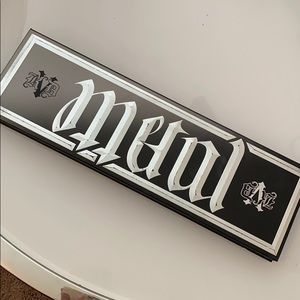 Kat Von D Metal Matte Eyeshadow Palette